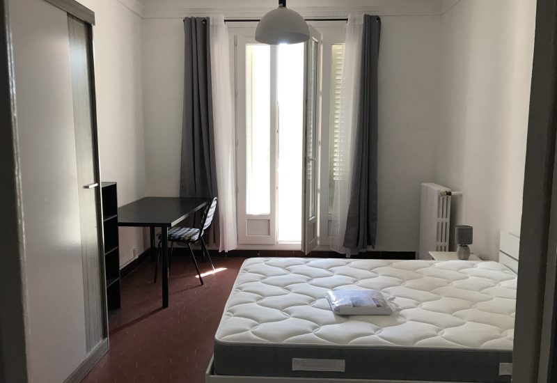 1759917676644_toulon appartement chambre 112.JPG